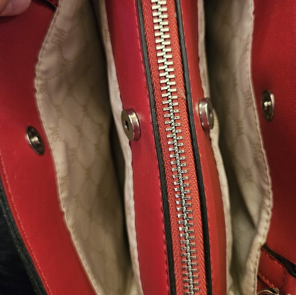 Red Designer Crossbody Bag By STEVE MADDEN - Picture 7 of 9